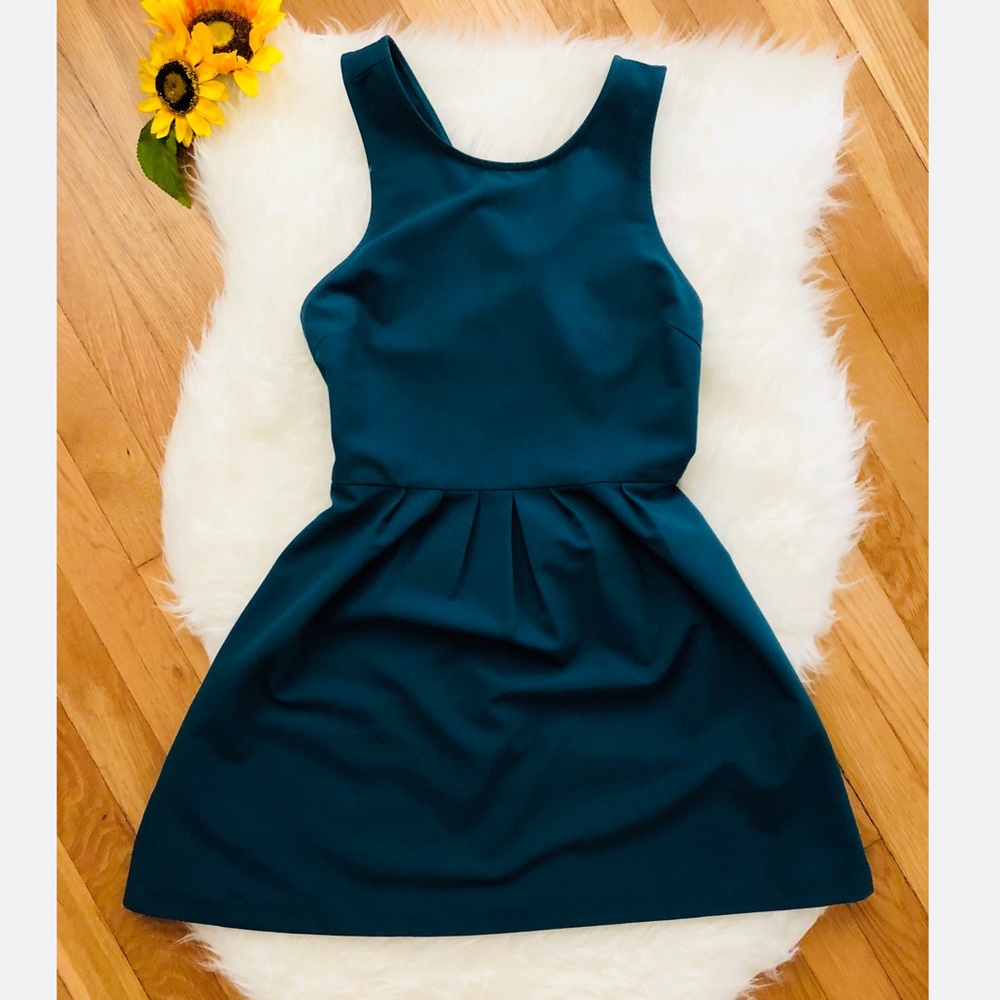 party dress w/ crisscross back 💚💙